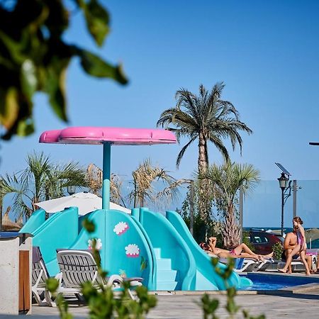Glamour Red Apartment 22 In Spa Pool Resort Mamaia Bagian luar foto