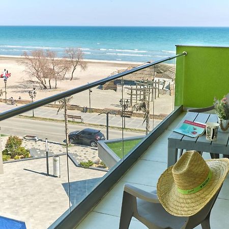 Glamour Red Apartment 22 In Spa Pool Resort Mamaia Bagian luar foto