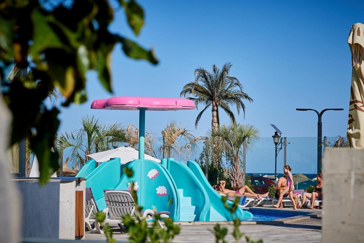 Glamour Red Apartment 22 In Spa Pool Resort Mamaia Bagian luar foto