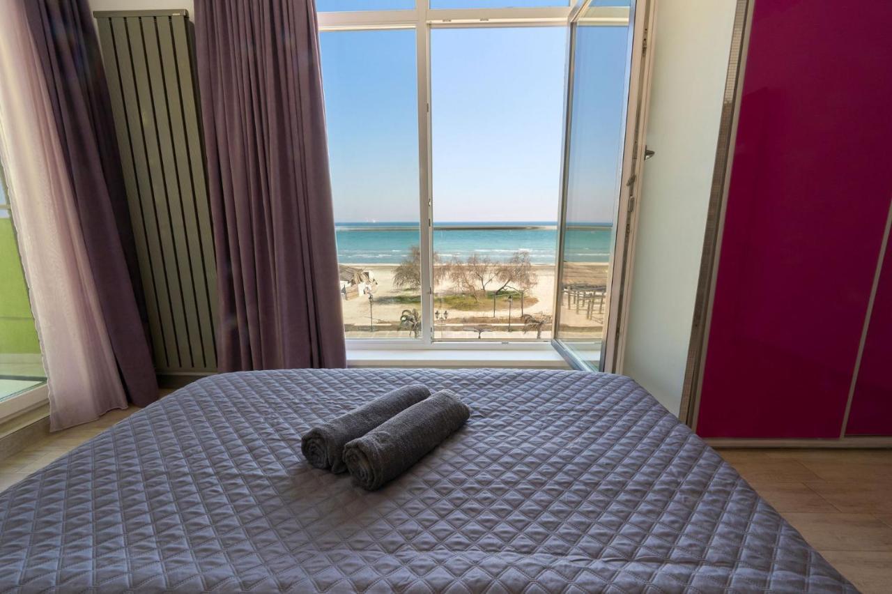 Glamour Red Apartment 22 In Spa Pool Resort Mamaia Bagian luar foto
