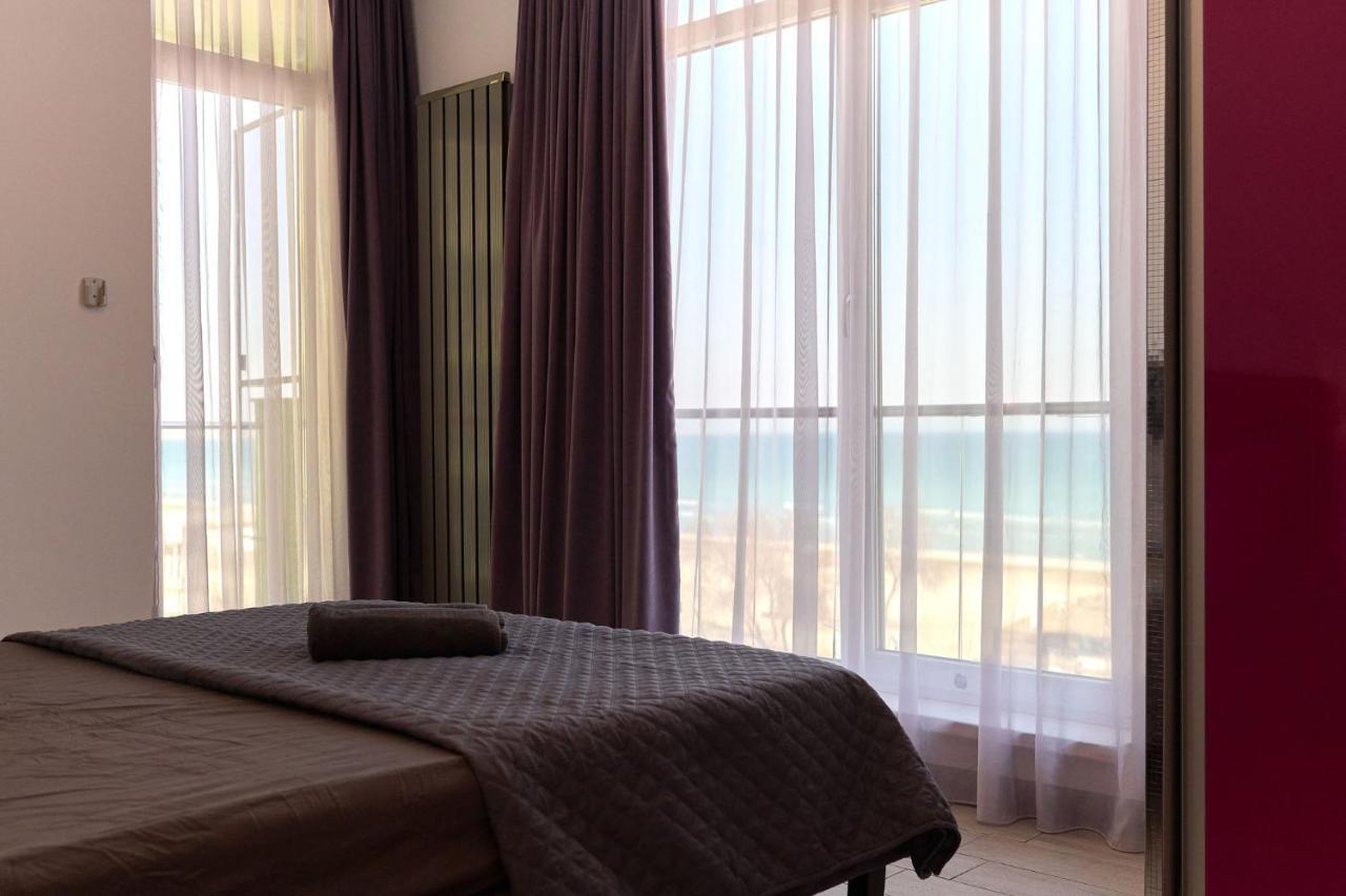 Glamour Red Apartment 22 In Spa Pool Resort Mamaia Bagian luar foto