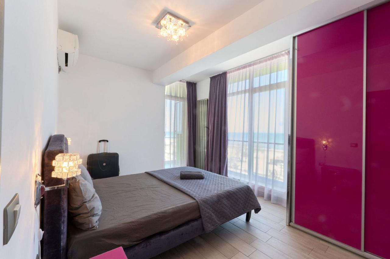 Glamour Red Apartment 22 In Spa Pool Resort Mamaia Bagian luar foto