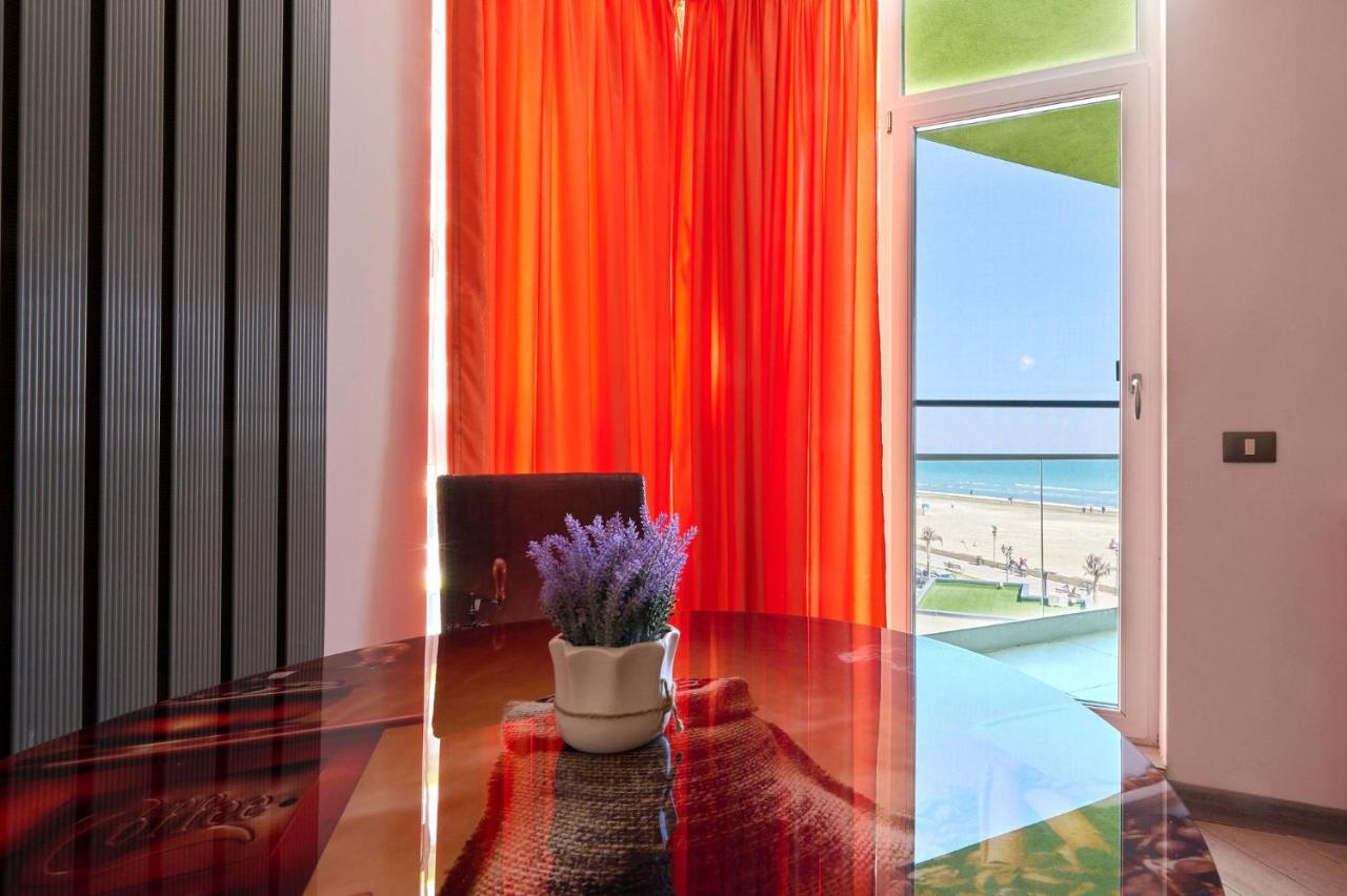 Glamour Red Apartment 22 In Spa Pool Resort Mamaia Bagian luar foto