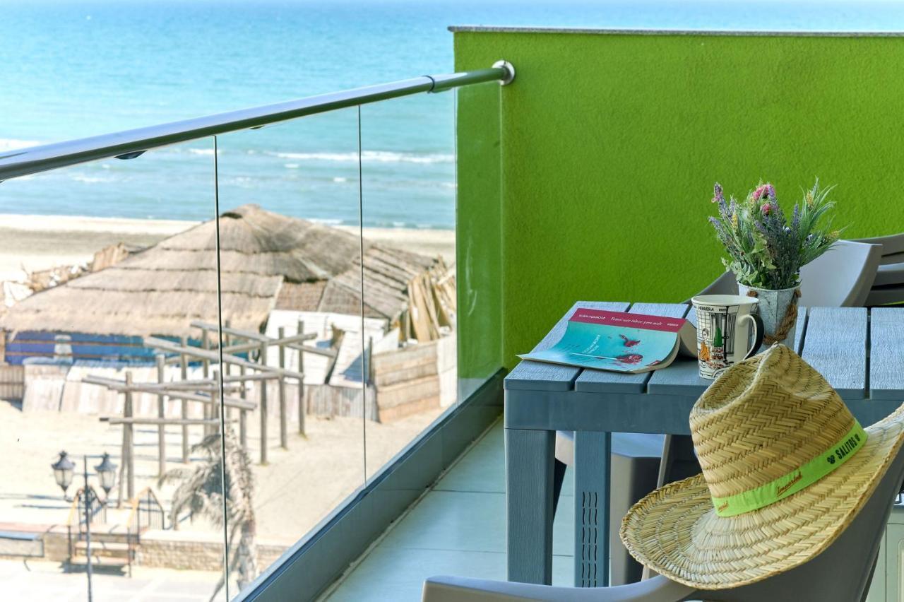 Glamour Red Apartment 22 In Spa Pool Resort Mamaia Bagian luar foto