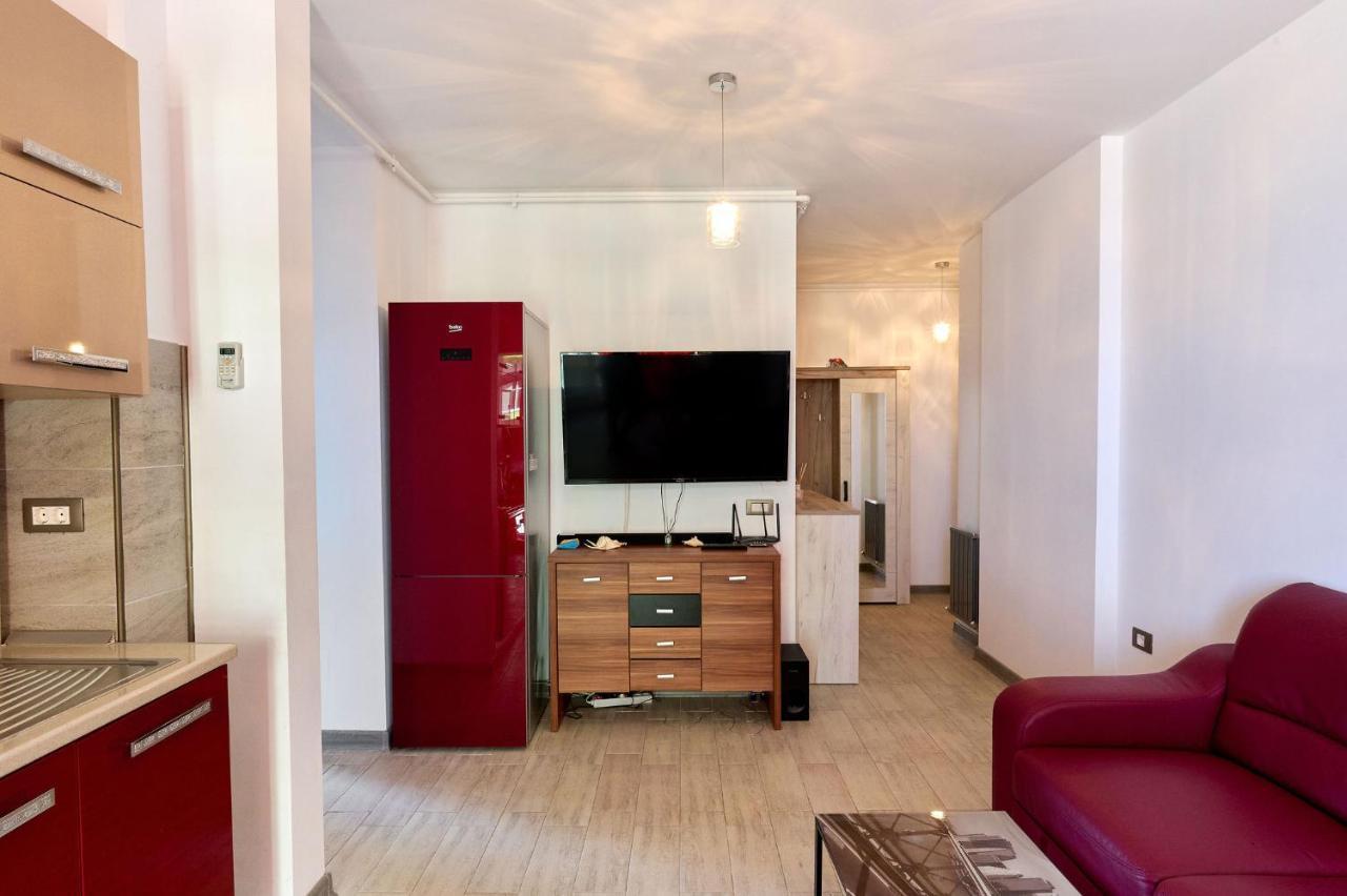 Glamour Red Apartment 22 In Spa Pool Resort Mamaia Bagian luar foto