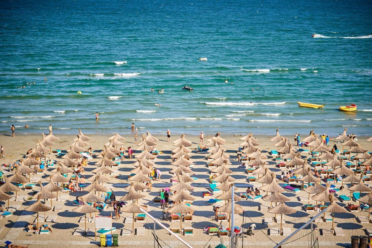 Glamour Red Apartment 22 In Spa Pool Resort Mamaia Bagian luar foto