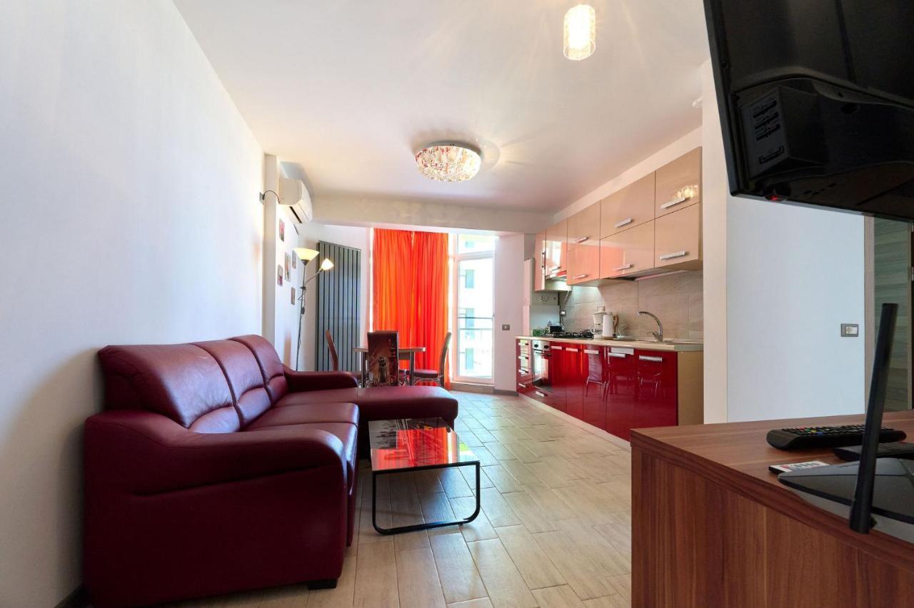 Glamour Red Apartment 22 In Spa Pool Resort Mamaia Bagian luar foto