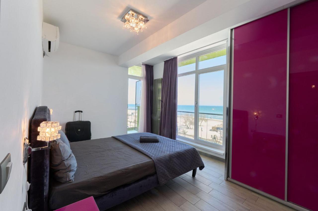 Glamour Red Apartment 22 In Spa Pool Resort Mamaia Bagian luar foto