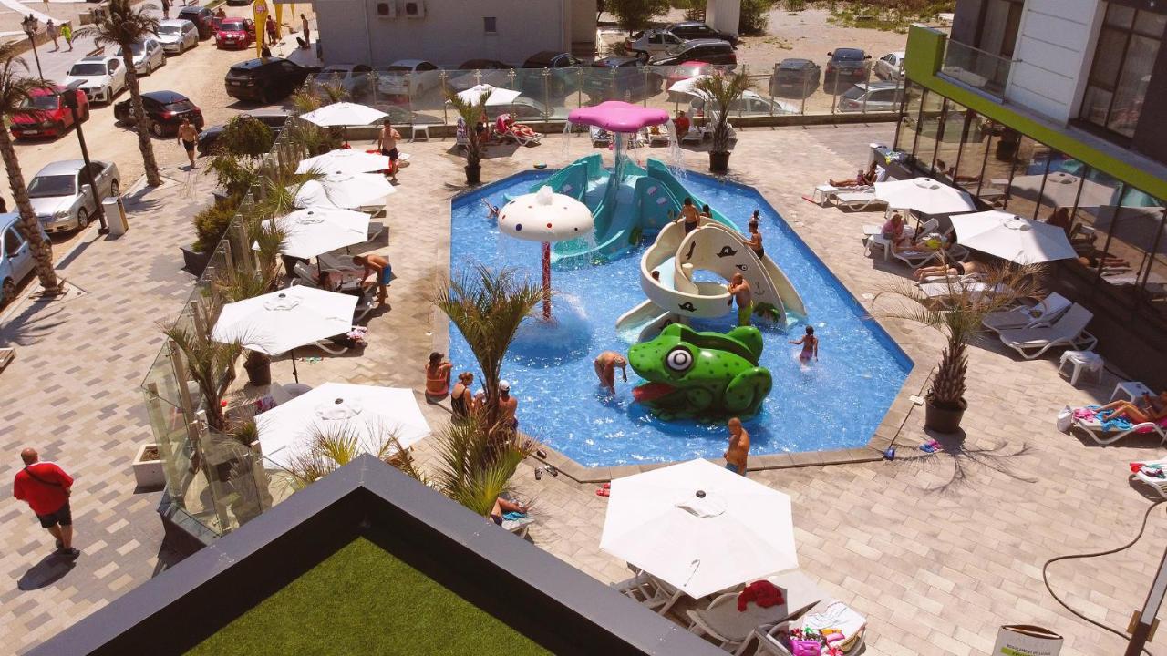 Glamour Red Apartment 22 In Spa Pool Resort Mamaia Bagian luar foto