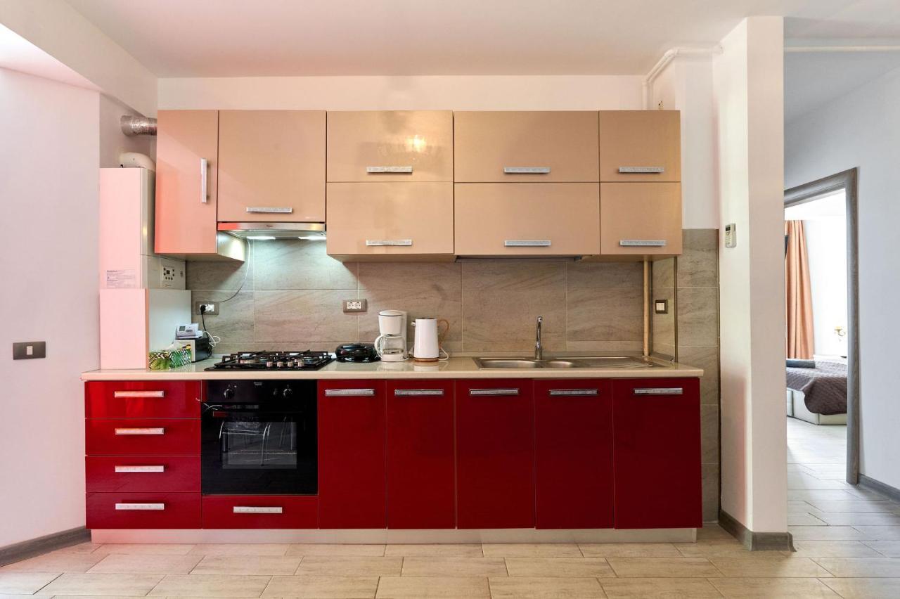 Glamour Red Apartment 22 In Spa Pool Resort Mamaia Bagian luar foto